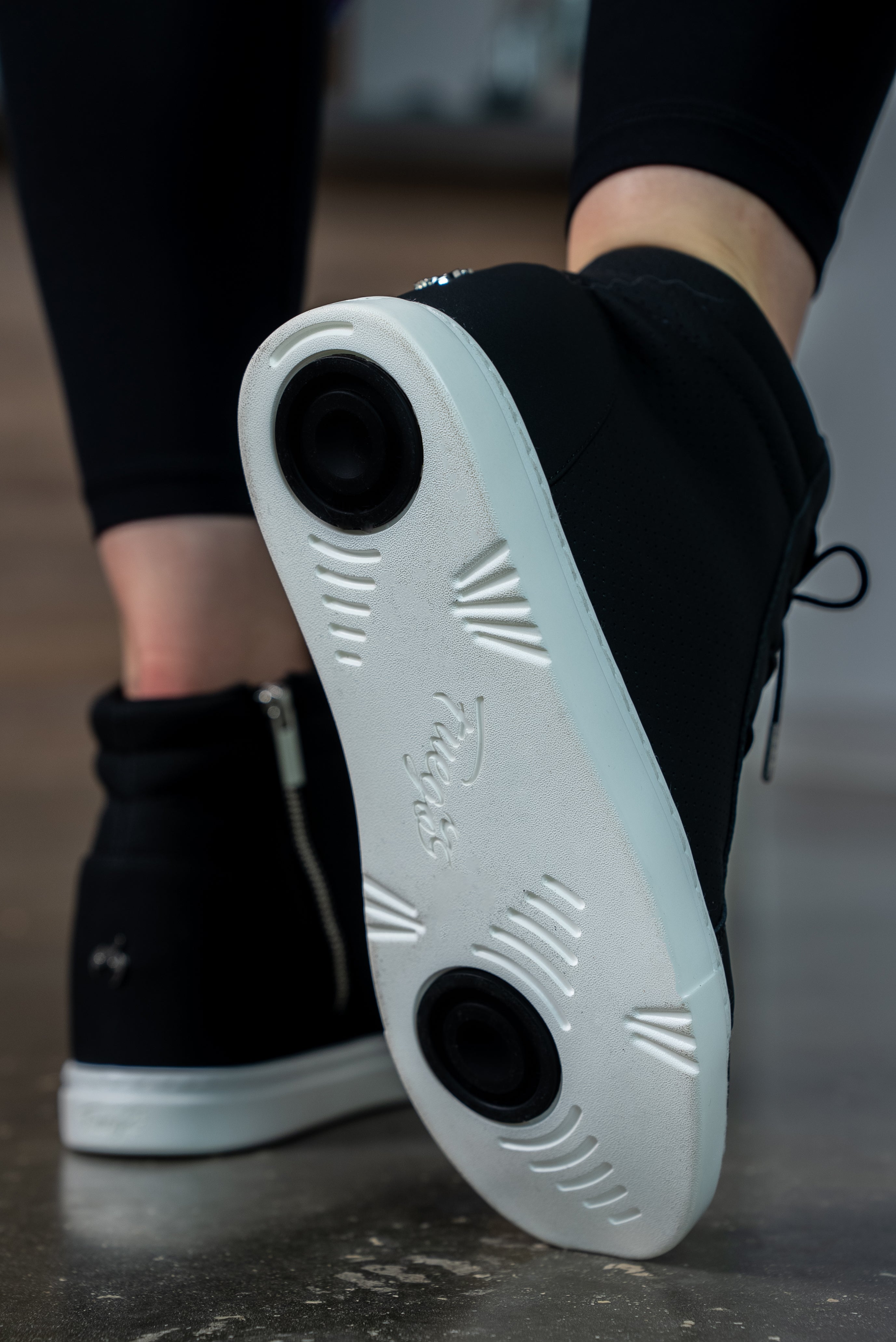 WEDGE BLACK