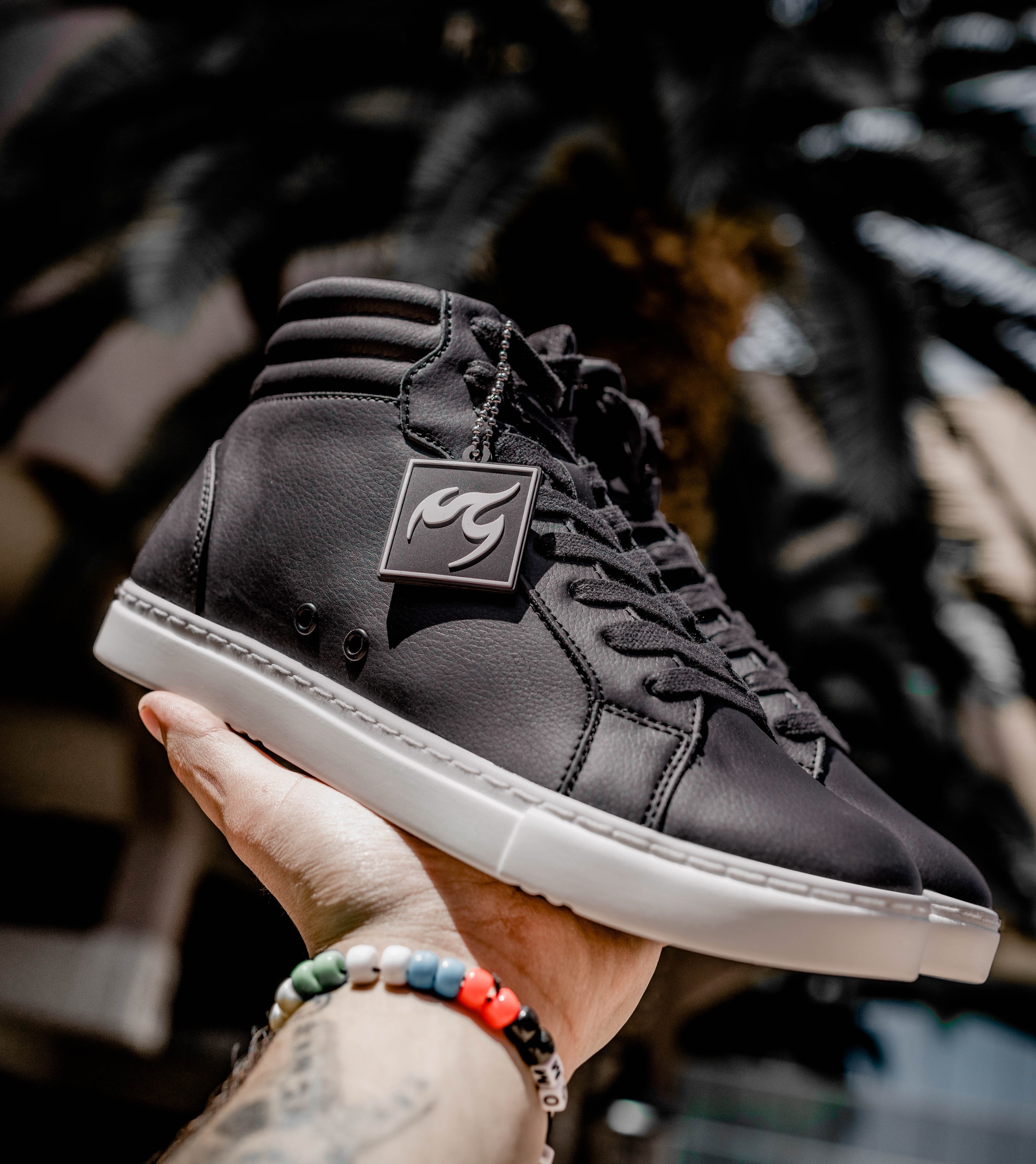 HIGH-TOP BLACK