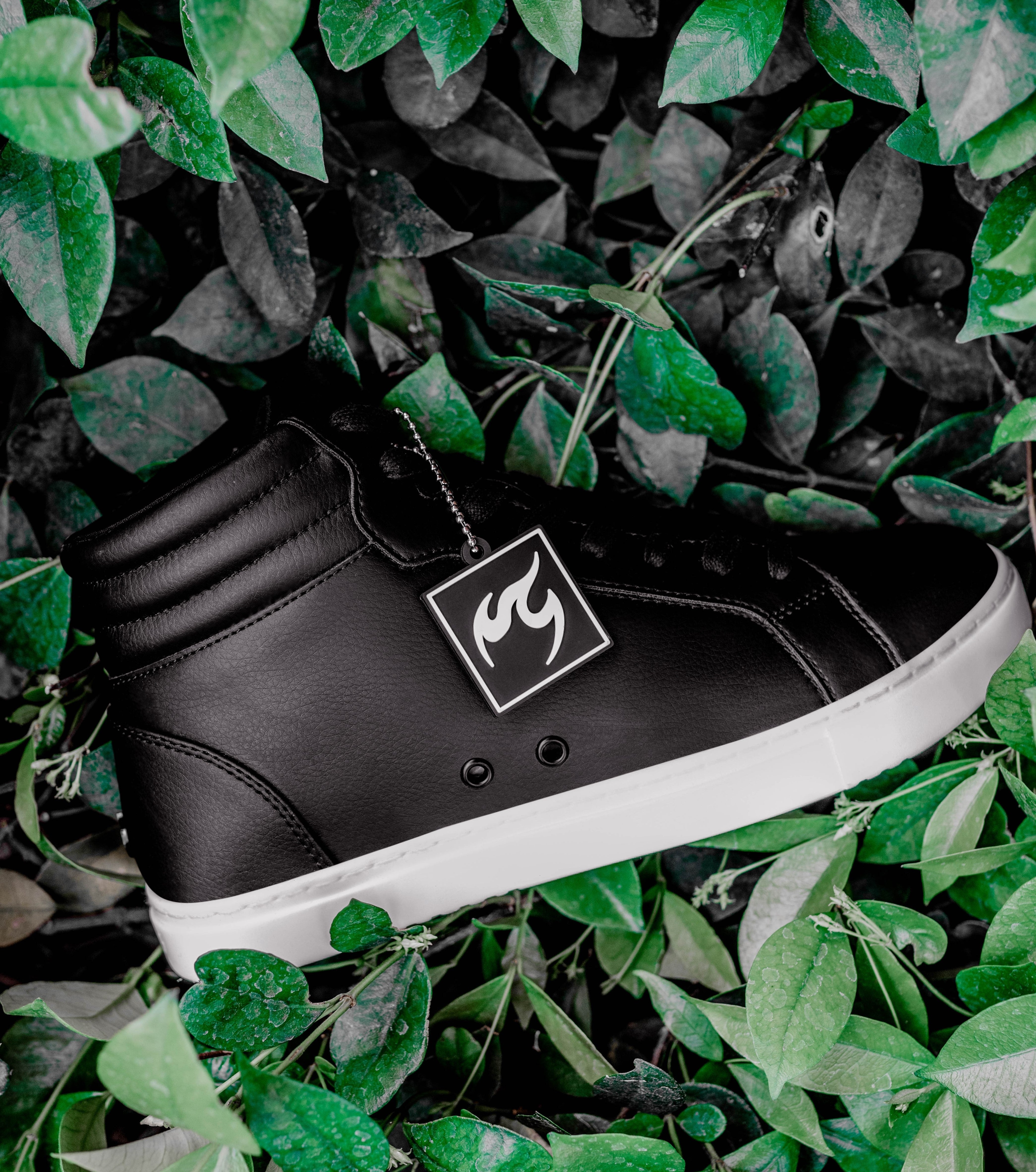 HIGH-TOP BLACK