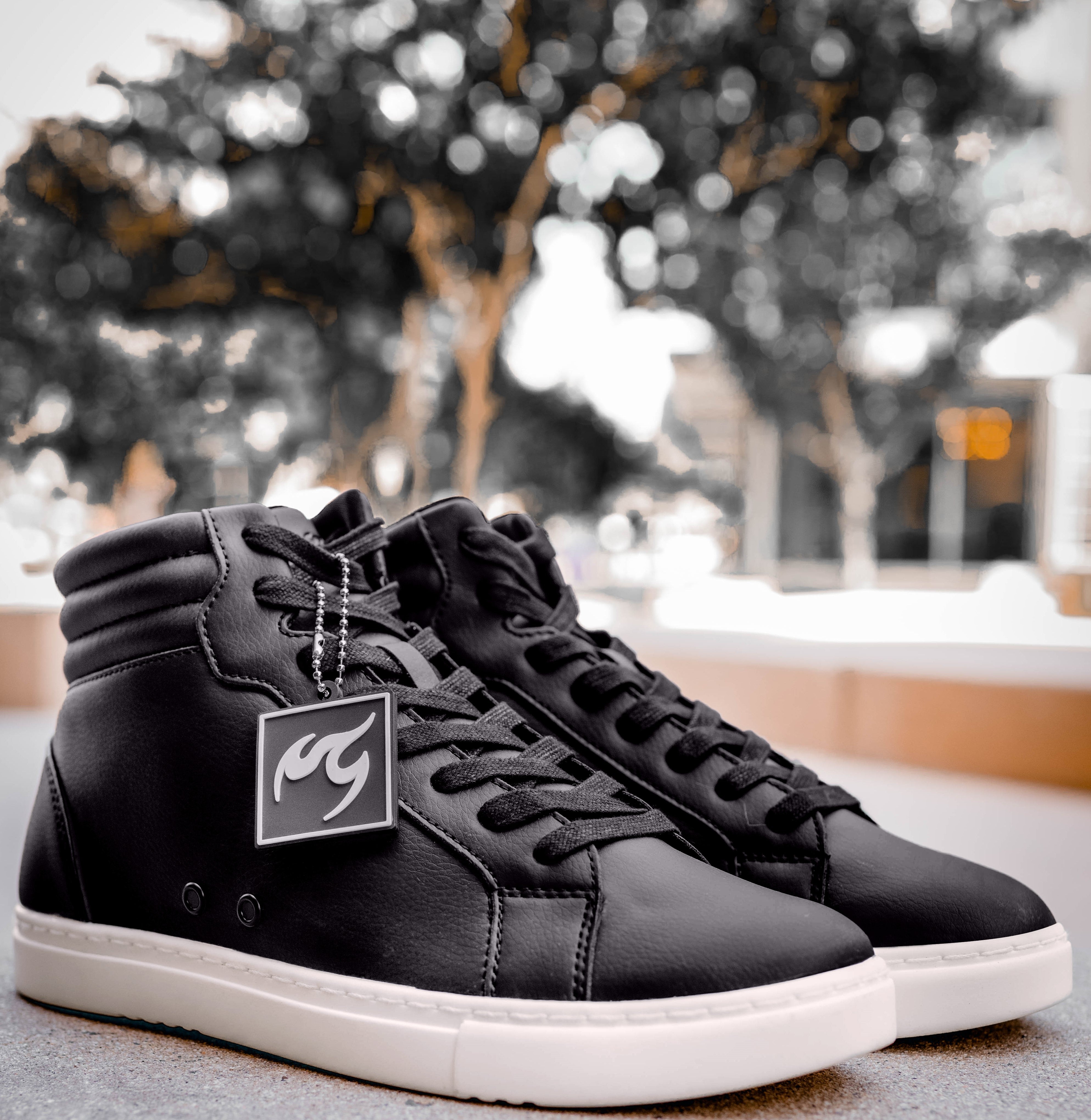HIGH-TOP BLACK